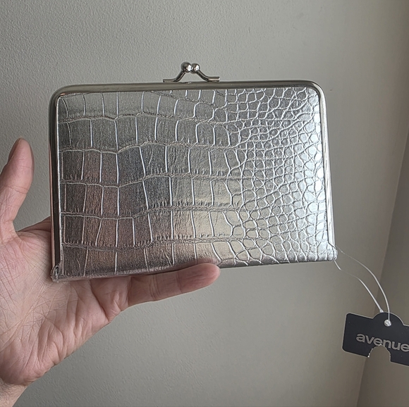 Avenue Other - Silver Crocodile Print Embossed Photo Album Clutch